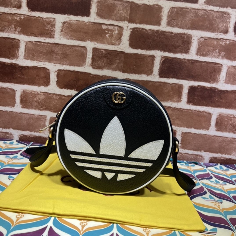 G*u*i round bags